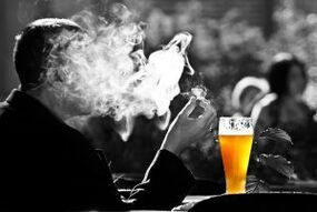 alkoholi joomine stimuleerib soovi suitsetada