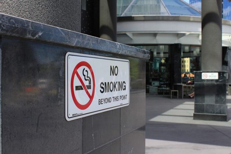 suitsetamise keeld avalikes kohtades soodustab suitsetamisest loobumist